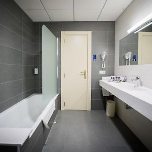 Habitación Estándar con 2 Camas Individuales